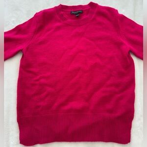 Banana Republic Hot Pink Knit Sweater
Like New
Size XS